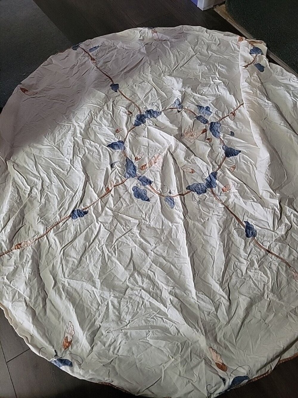 Madeira Embroidered Appliqué Round Tablecover Blue Pink Brown Scallop Edge 60in